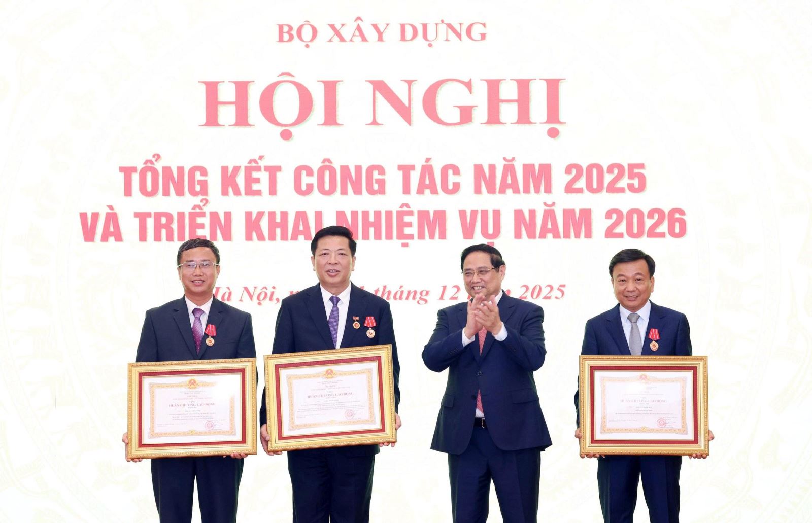 Nhiều tập thể, cá nhân trong ngành Xây dựng có thành tích xuất sắc được khen thưởng