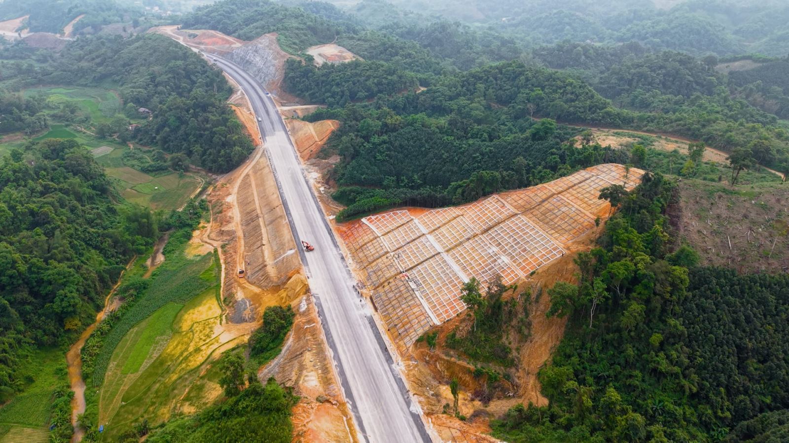 Bộ trưởng Bộ Xây dựng Trần Hồng Minh kiểm tra, đôn đốc tiến độ thi công cao tốc Đồng Đăng - Trà Lĩnh