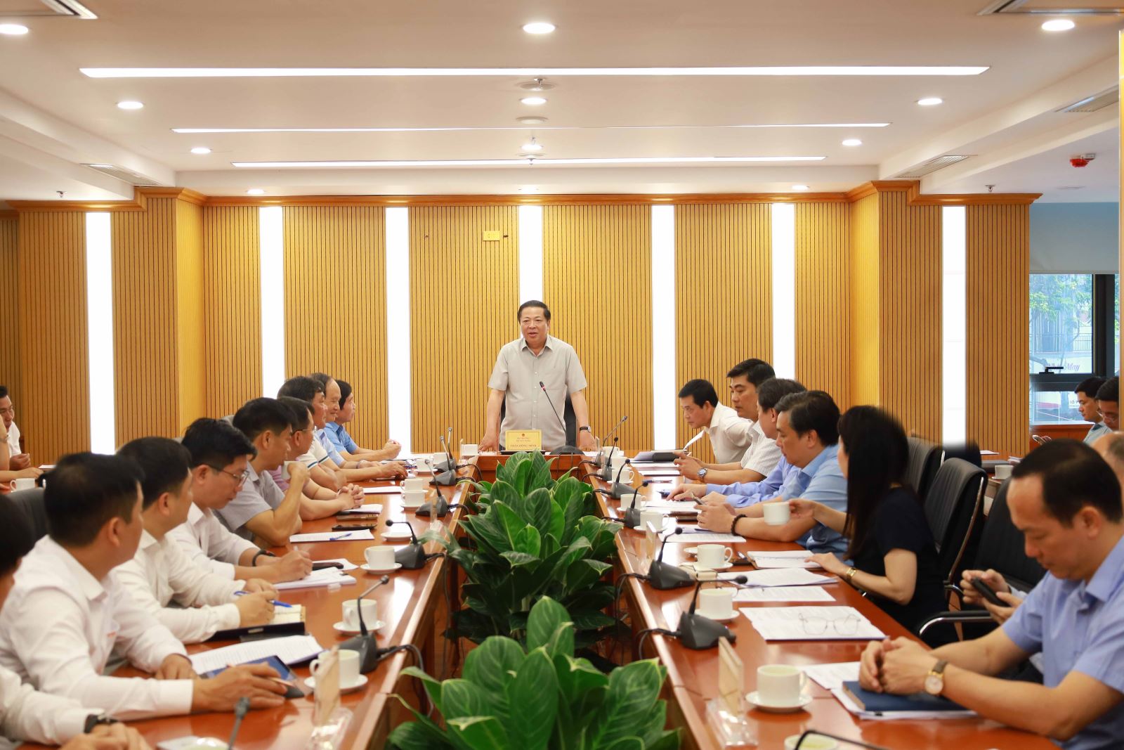 Bộ trưởng Trần Hồng Minh làm việc với Hiệp hội các Nhà thầu xây dựng Việt Nam