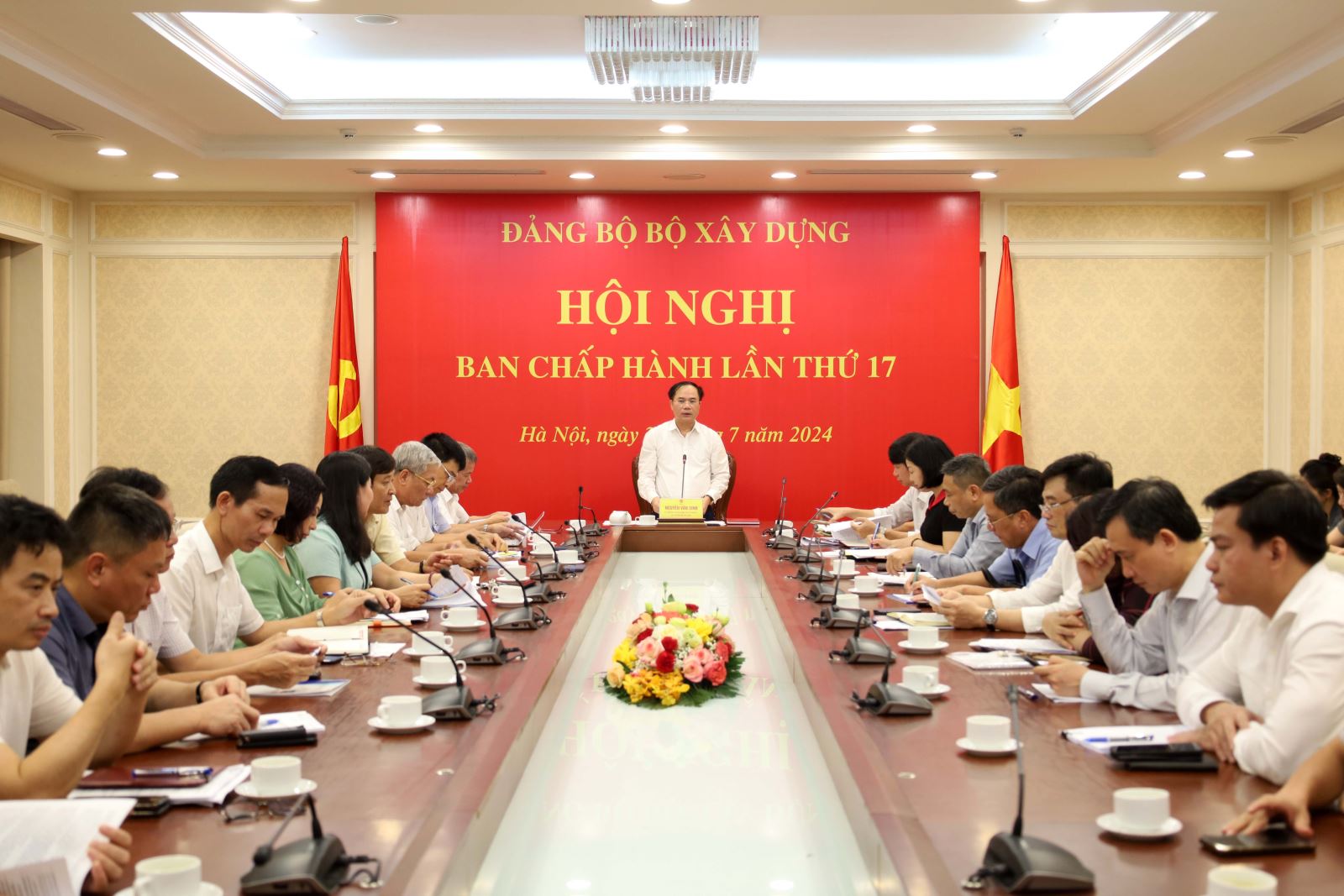 Thứ trưởng Nguyễn Văn Sinh chủ trì hội nghị Ban Chấp hành Đảng bộ Bộ Xây dựng lần thứ 17