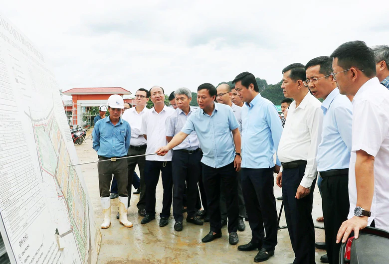Thứ trưởng Nguyễn Tường Văn: Dồn lực bảo đảm chất lượng trường nội trú Nghệ An